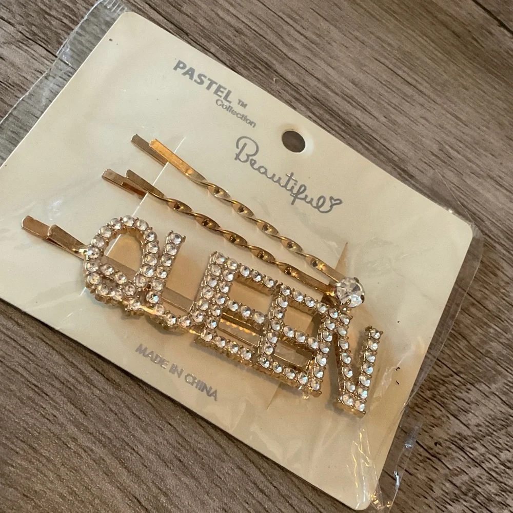 Gold 'QUEEN' Rhinestone Hair Clip Set